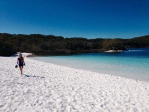 The stunning sand and clear water of Lake McKenzie